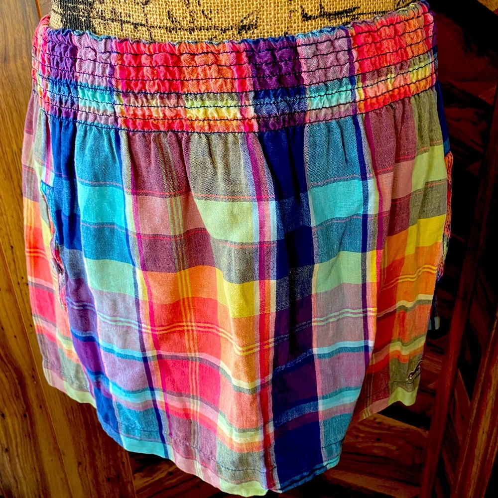 Hollister plaid skirt with pockets - size M